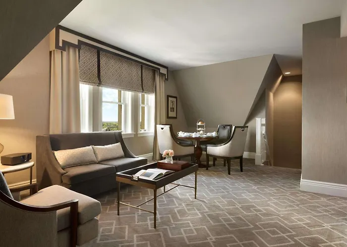Fairmont Hotel Macdonald